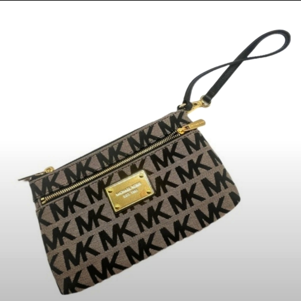 NWOT Brand new Michael Kors Black Monogram Wristlet